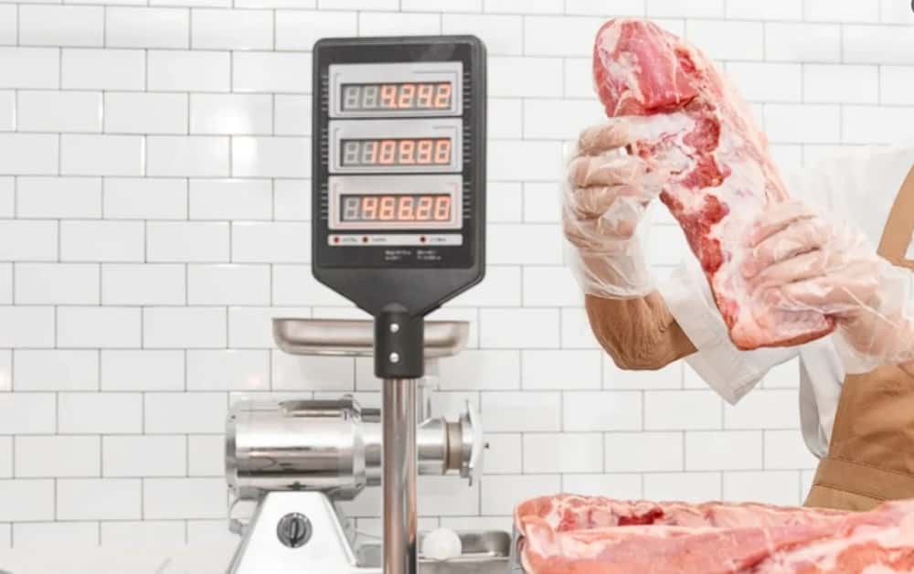 Что станет с мясом перед майскими: ФАС предупредила ритейлеров и готова вмешаться при попытках необоснованного роста
