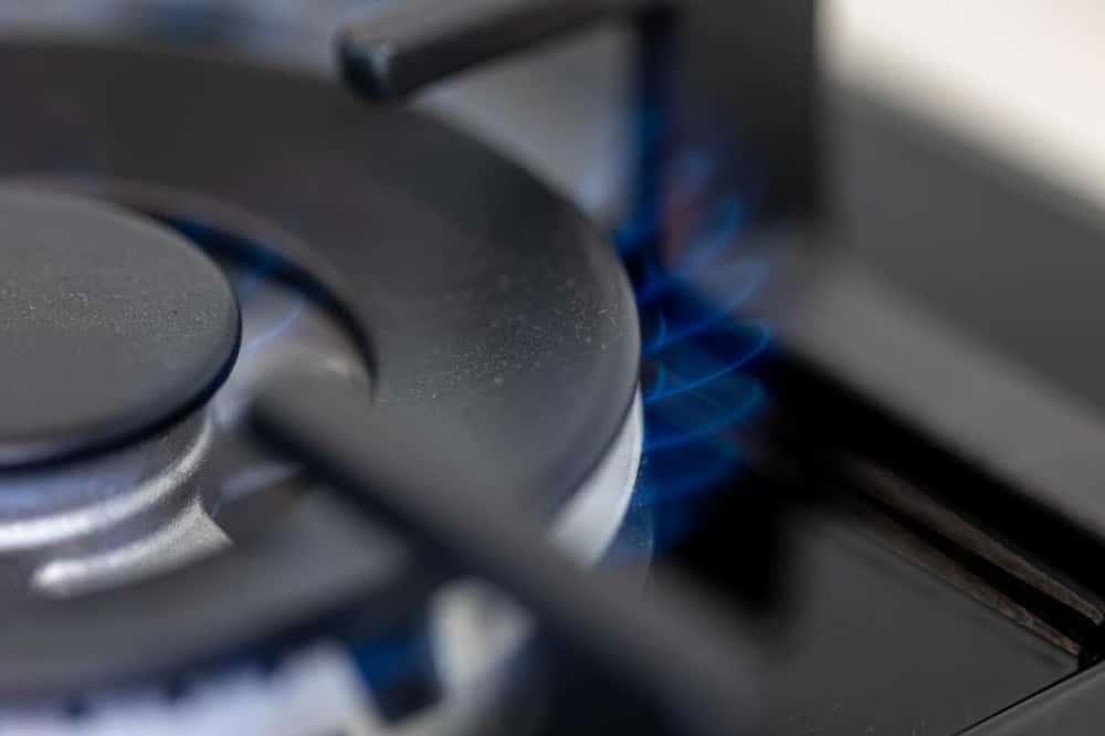 Газ могут отключить даже без долгов: россиян предупредили о скрытой причине — старая плита может привести к штрафу и отключению