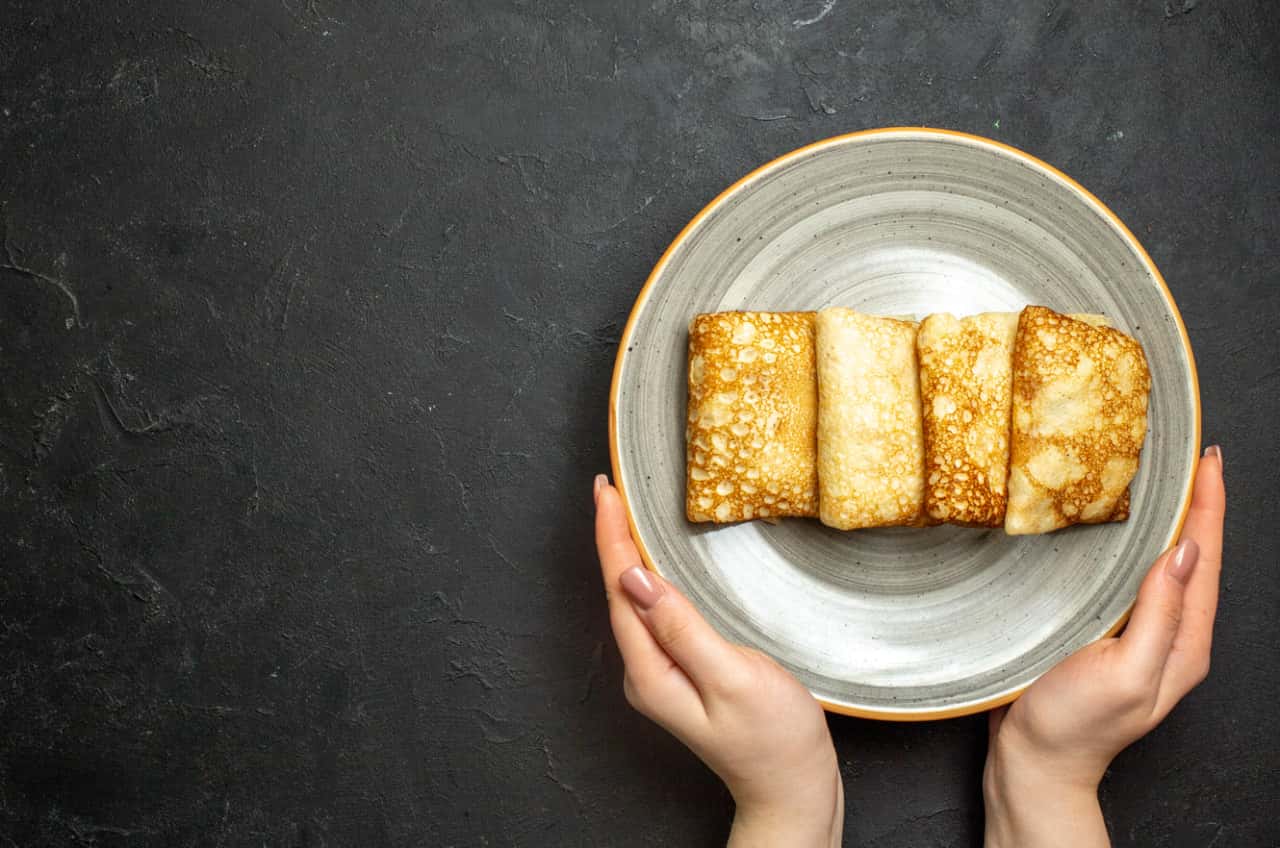 Блины рвутся и получаются толстыми? Вы забываете одну ложку — она меняет всё