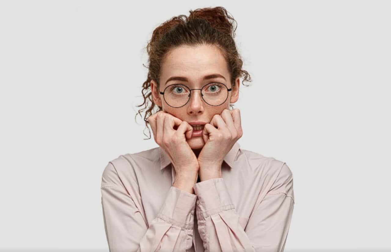 Вы думаете, что просто анализируете ситуацию — а на самом деле делаете себя несчастнее. Разбираемся, какие мысли опасны