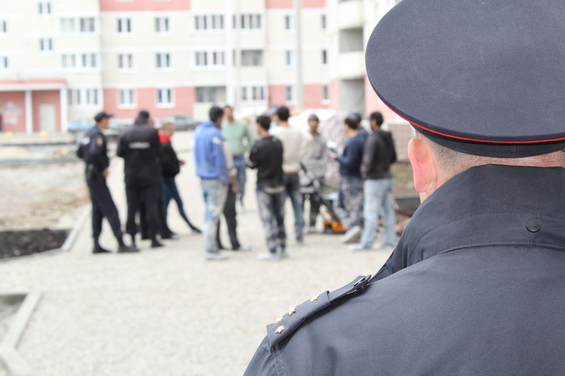 В закрытый детский лагерь в Анапе, где орудовал педофил, нелегально заселили толпу мигрантов