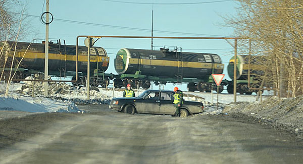 На Урале опрокинулись 12 цистерн с серной кислотой