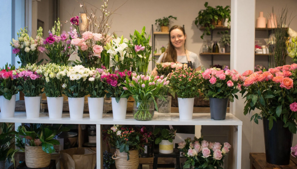 Цветы к 8 Марта: когда заказывать, чтобы не переплачивать — совет эксперта Семичастнова | Как сэкономить на цветах к 8 Марта: сроки, цены