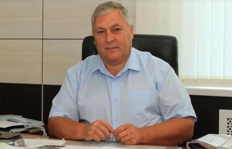 Резеңке қуыршақтарды жейтін еркектер