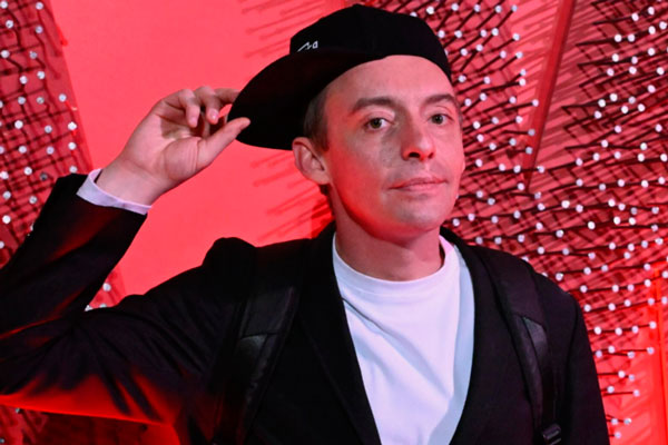 Трагедия в Питере: «Всё произошло на фоне ссоры» — актёр Илья Дель в реанимации после ножевого ранения | Актёра из сериала «Содержанки» Илью Деля ранила ножом его девушка