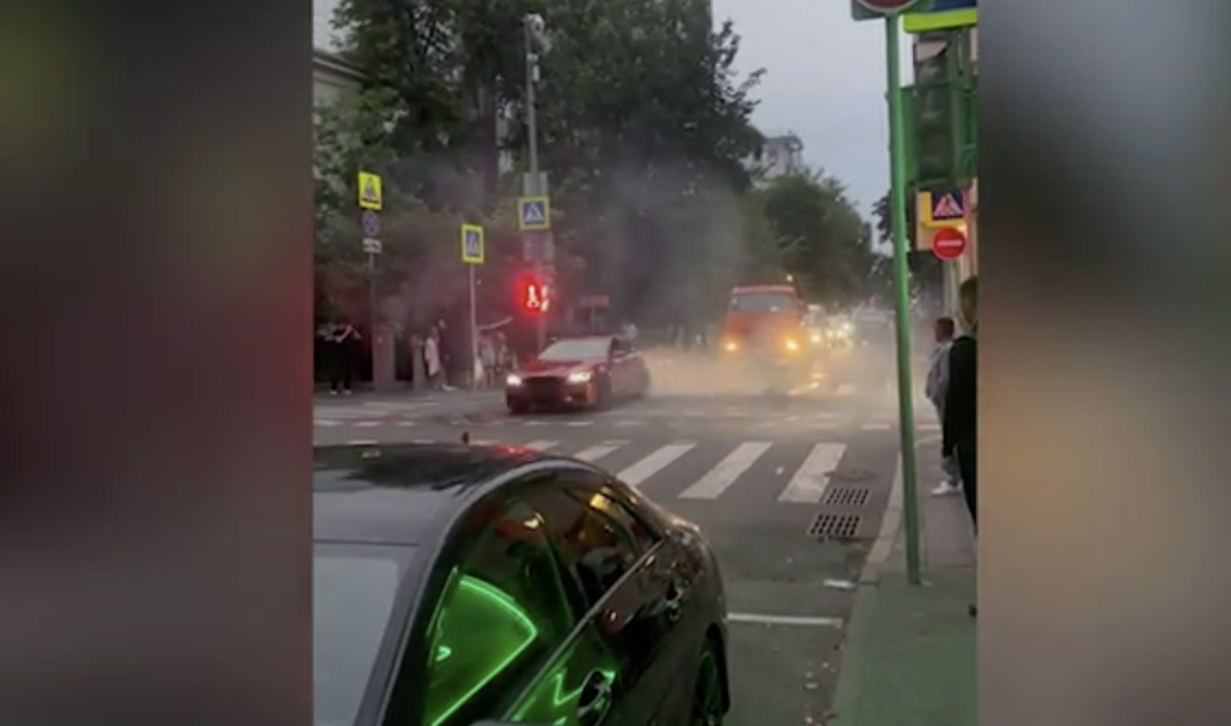 На Патриарших прудах жители жалуются на дрифтеров