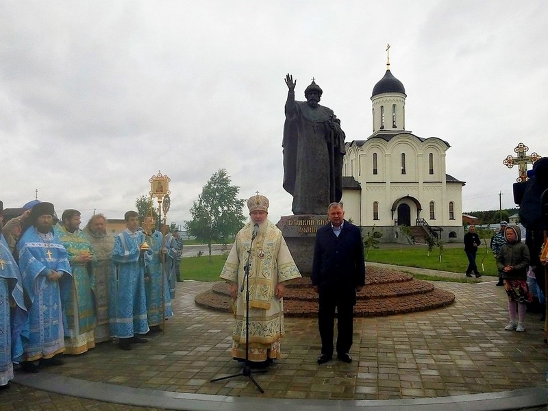 Памятник Великому князю Ивану III открыли в Калужской области