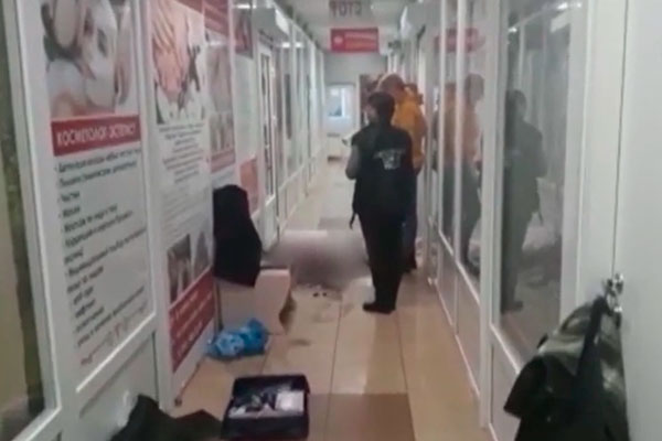 В Ленинградской области женщину зарубили топором в торговом центре