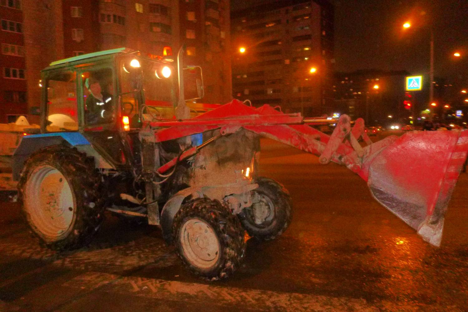 Уборка снега в Екатеринбурге в режиме нон-стоп