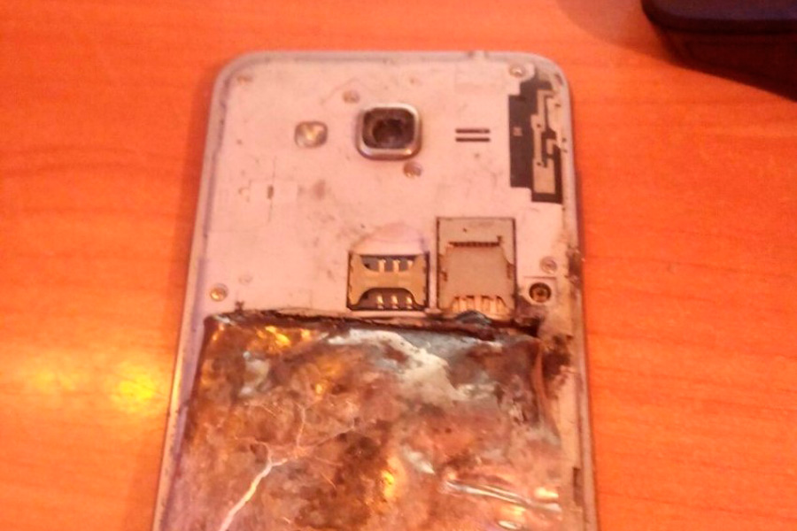 У екатеринбурженки в кармане взорвался смартфон