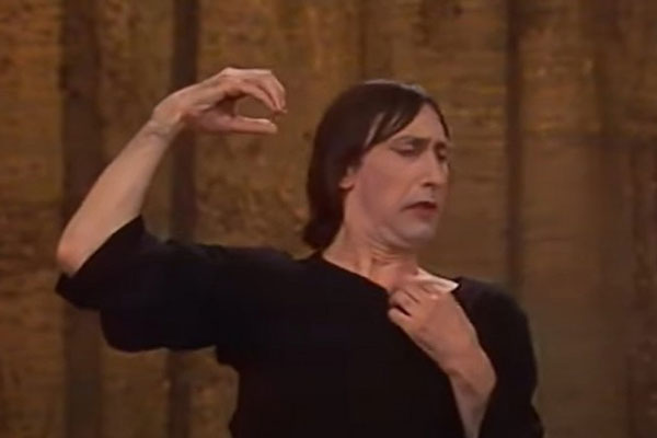 Труп звезды фильмов «Экипаж» и «Айболит-66» нашли в московской квартире