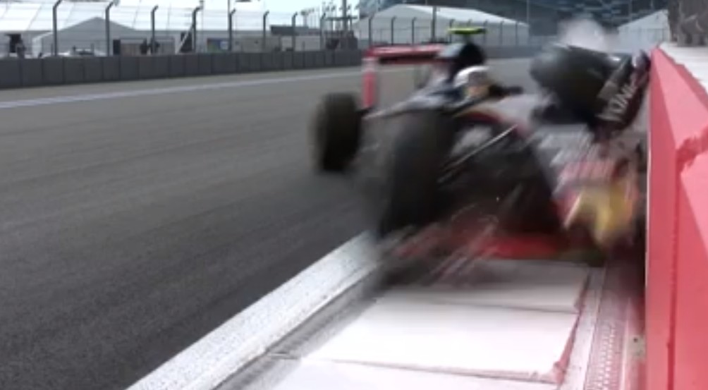 Испанский гонщик "Формулы-1" разбился во время Гран-при в Сочи. ВИДЕО