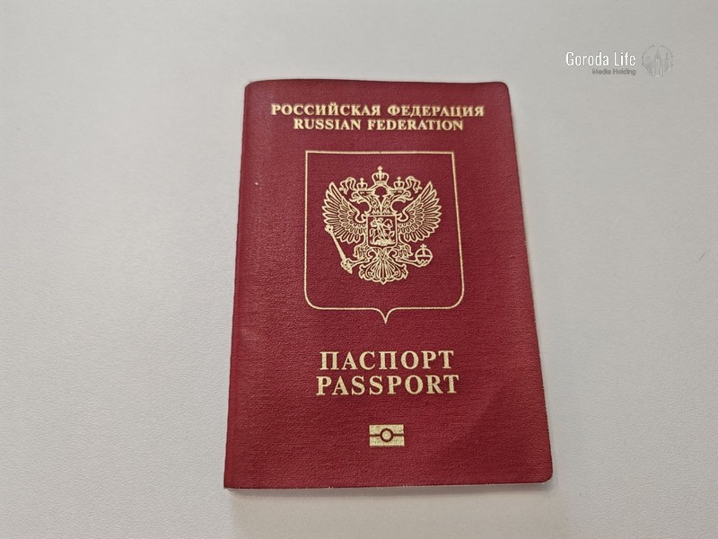 Туристов с браком в загранпаспортах перестали выпускать из России: куда не пускают | Россиян не выпускают за границу из-за дефектов в загранпаспортах
