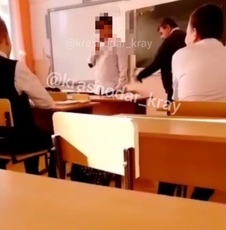 В Краснодарском крае замдиректора школы избил ремнём учеников