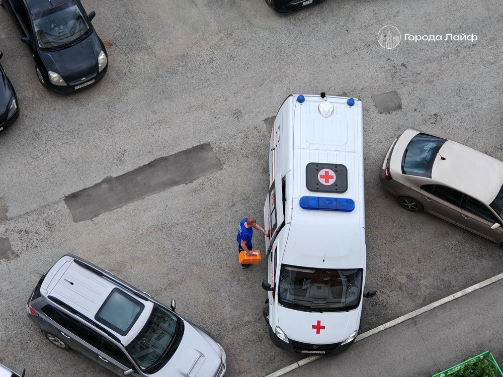 В Москве девушка попала в больницу после смешения антидепрессантов с алкоголем | На новогоднем корпоративе москвичка попала в больницу из-за лекарств и алкоголя
