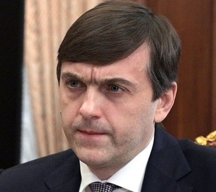Глава Минпросвещения заявил, что министерство не рекомендовало единую школьную форму | Кравцов открестился от «старомодной» школьной формы