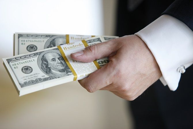 Предприниматель в Москве лишился $300 тысяч рублей в фальшивом валютном обменнике