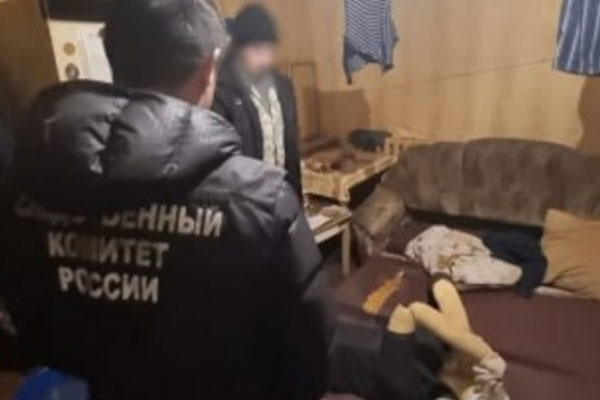 В Пскове будут судить мужчину, до смерти забившего сожительницу пищевой плёнкой | Россиянин насмерть забил сожительницу рулоном упаковочной плёнки