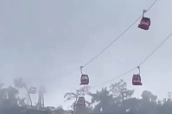 Один человек погиб после падения кабины фуникулёра на канатной дороге в Анталье | Кабина фуникулёра в Анталье рухнула в пропасть, перед этим раздался взрыв