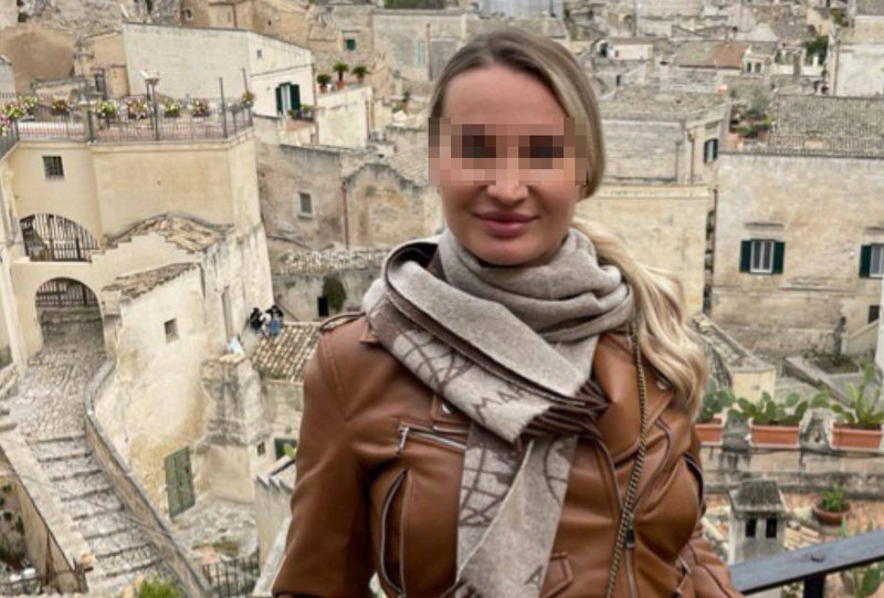 Задержана врач, проводившая операцию, во время которой умерла блогер Юлия Бурцева | Врач клиники Elmas задержана после смерти блогера Юлии Бурцевой