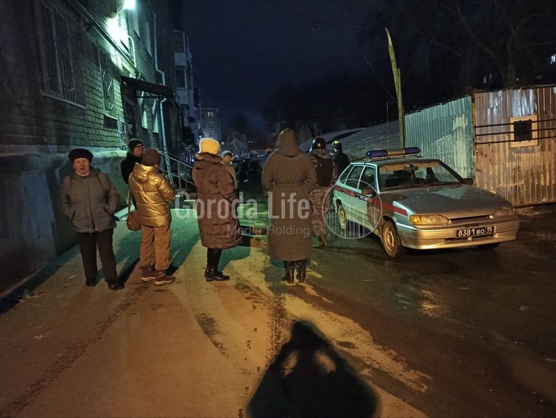 В Свердловской области саперы обезвредили гранату, обнаруженную рабочими во время ремонта крыши | На Урале рабочие во время ремонта на чердаке обнаружили гранату и патроны