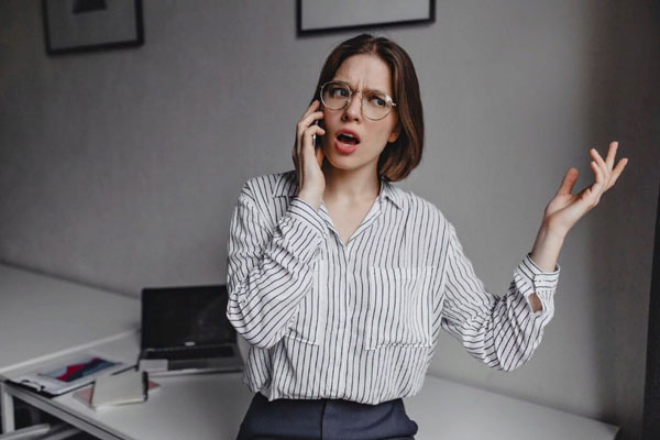 В России появились аферисты, выдающие себя за сотрудников военной прокуратуры | Россиян предупредили о мошеннической схеме лже-сотрудников военной прокуратуры