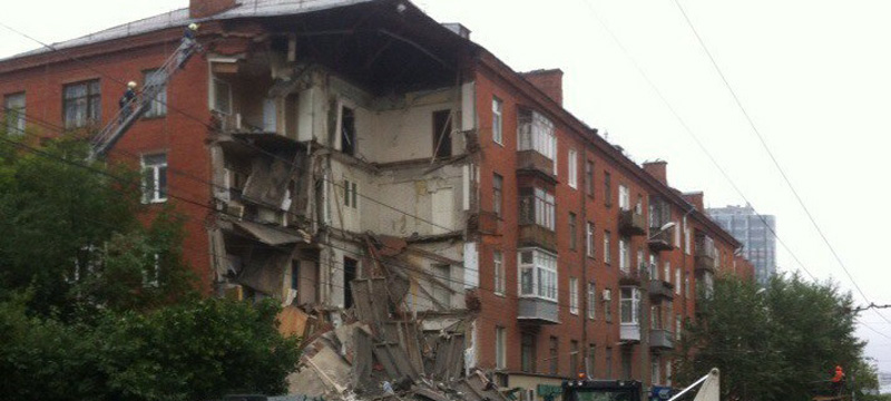 В центре Перми обрушился жилой дом, пока его жильцы спали. ВИДЕО