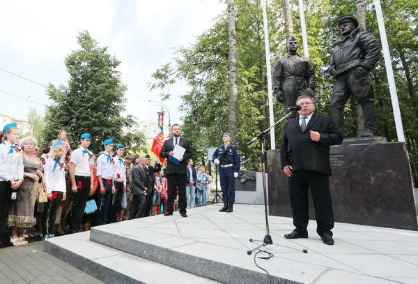 В Иванове торжественно открыт памятник авиаэскадрилье «Нормандия-Неман»