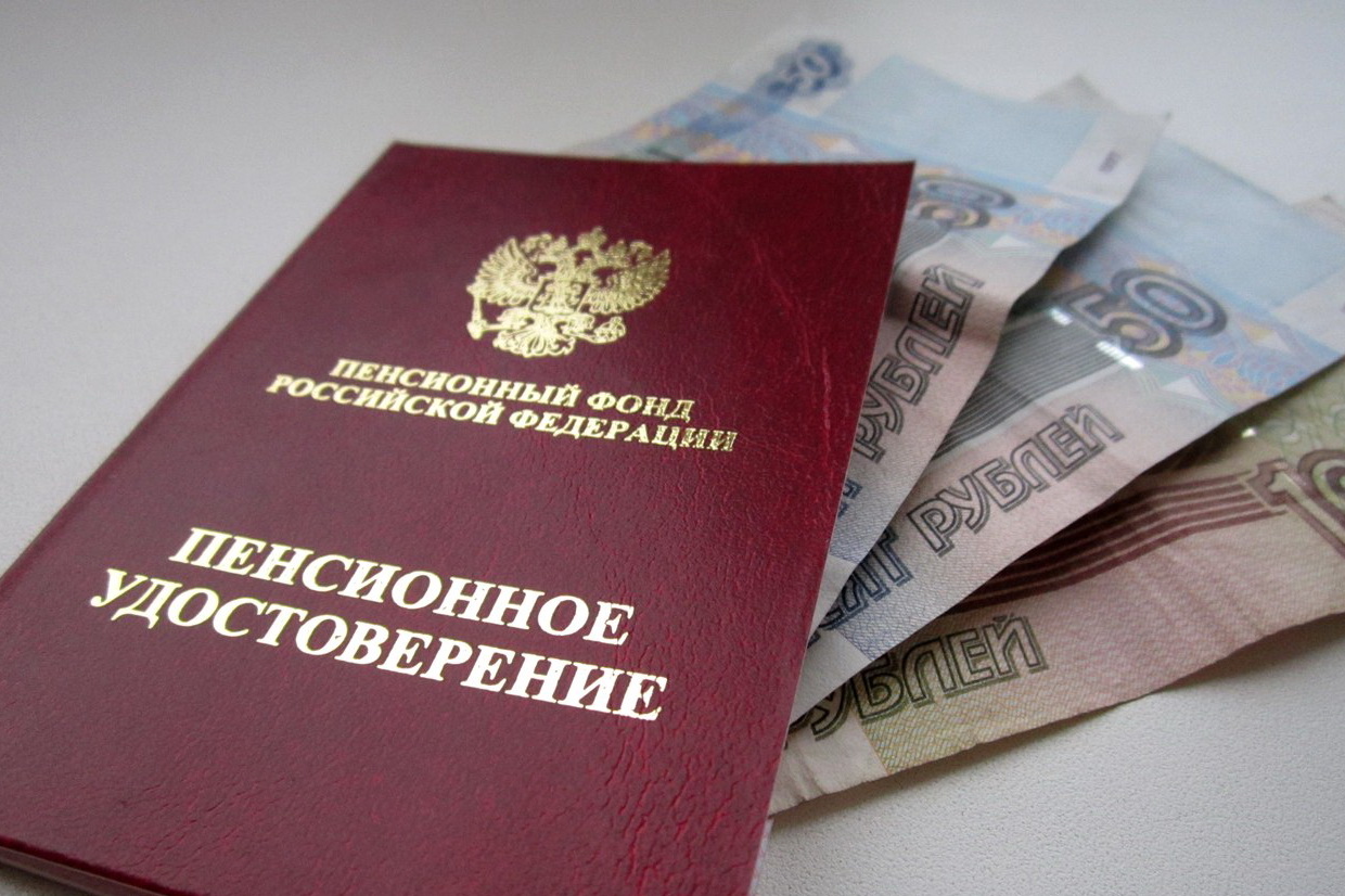 Власть решила сэкономить на работающих пенсионерах