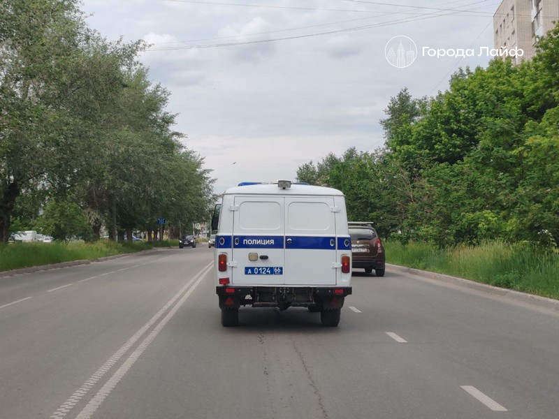 На Урале подросток зачем-то залез на трансформаторную будку и погиб | Свердловское СУ СКР сообщило о гибели подростка на трансформаторной будке