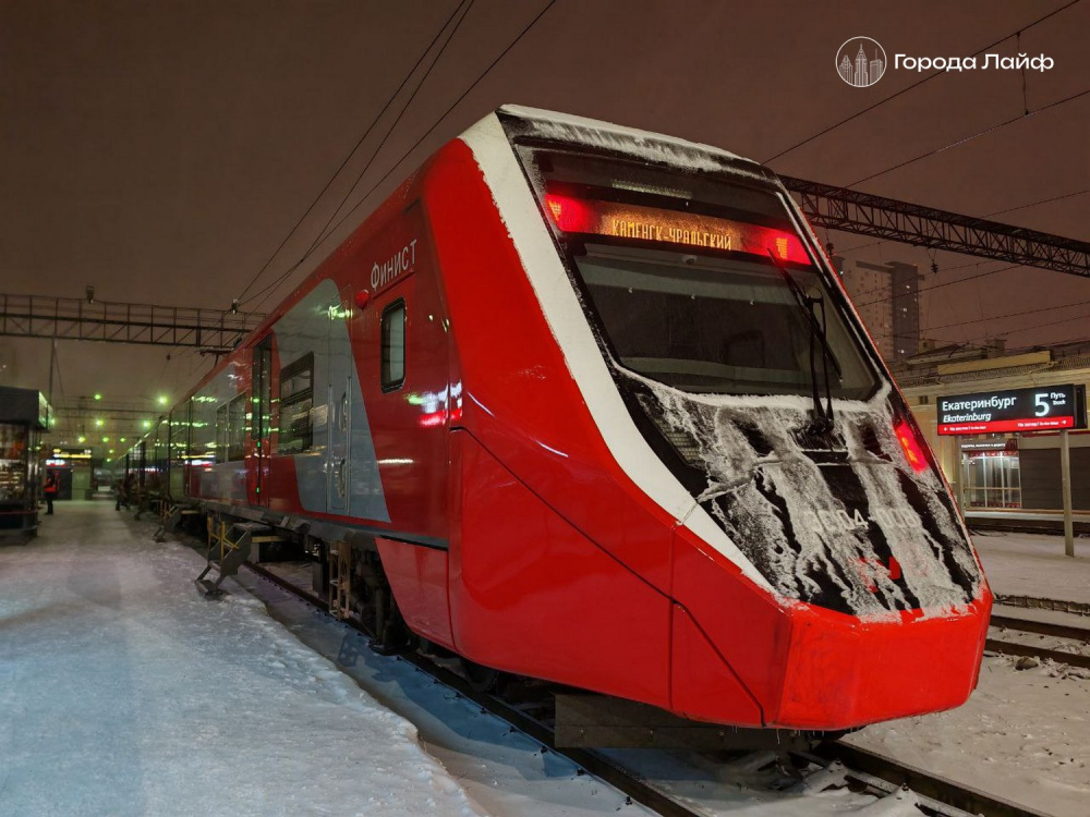 Пассажиры поездов встретили Новый год без света из-за сильного снегопада | Из-за снегопада пассажиры поездов встретили Новый год в пути