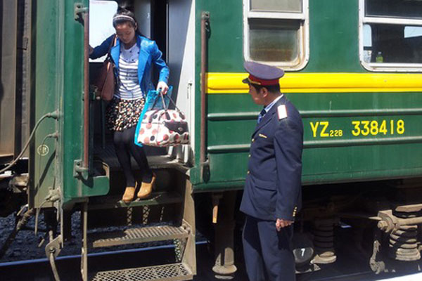 Мечтавший посмотреть закат россиянин ранил военного и напал на проводницу поезда | Пассажир поезда напал на проводницу и порезал военного, чтобы посмотреть закат