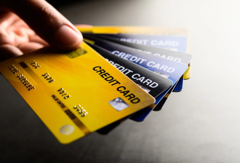 Сколько банковских карт на самом деле нужно: эксперты назвали оптимальное число и предупредили о рисках лишних счетов | Сколько карт нужно на самом деле: ответ эксперта Сколько банковских карт на самом деле нужно: эксперты назвали оптимальное число и предупредили о рисках лишних счетов | Сколько карт нужно на самом деле: ответ эксперта