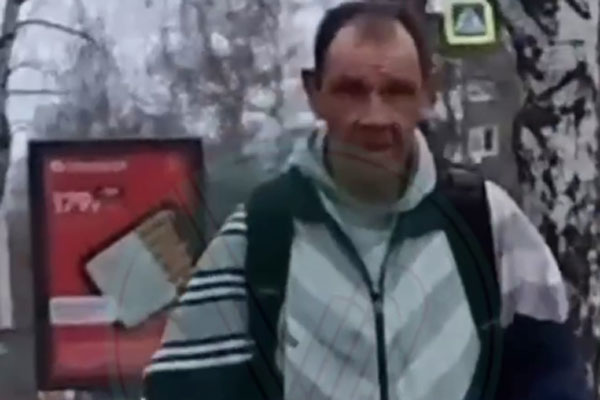 Директор школы в Уфе спасла девочку от напавшего на неё бездомного мужчины | Бездомный напал на школьницу в подъезде дома в Уфе