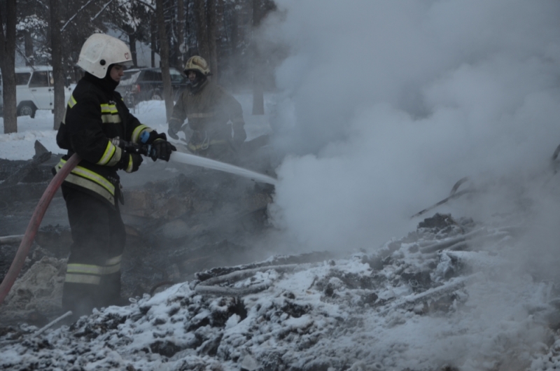 Под Екатеринбургом в Новый год сгорела турбаза "Чусовая"