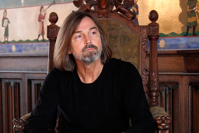 Никас Сафронов резко ответил "жалующимся на безденежье" артистам