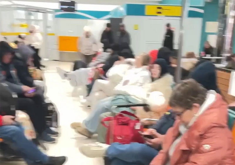 Рейс Волгоград — Шарм-эш-Шейх задержан: пассажиры жалуются на холод и высокие цены | Пассажиры рейса UJ 732 из Волгограда два дня ждут вылета в аэропорту Сталинград