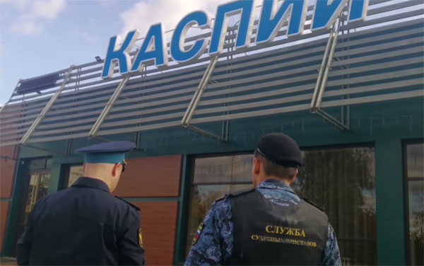 МИД Азербайджана требует расследовать нападение ФСБ на граждан страны | В Екатеринбурге после избиения силовиками погибли два человека — владельцы ресторана