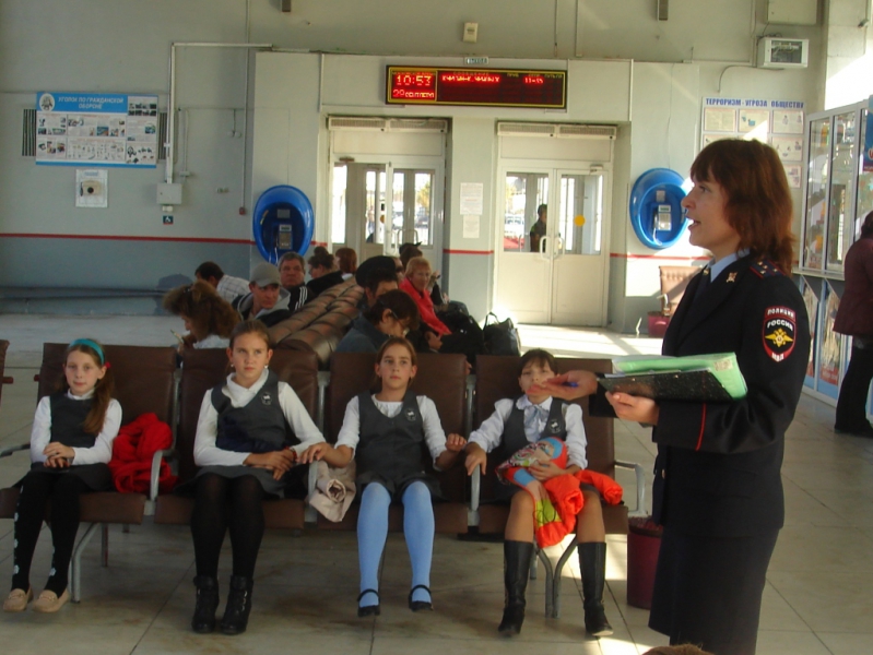 В Кургане сотрудники линейного отдела организовали экскурсию для школьников