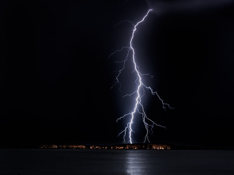 Двое военнослужащих погибли от удара молнии на службе | На юге Азербайджана молния убила двух пограничников