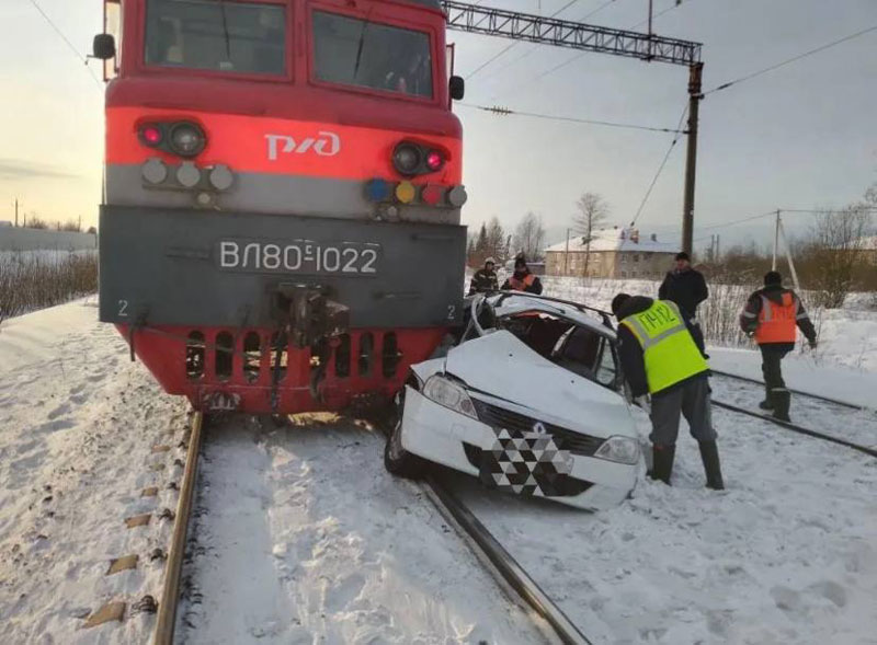 Транспортная прокуратура начала проверку после ДТП на переезде в Костромской области | Прокуратура проверяет ДТП на железнодорожном переезде в Мантурово