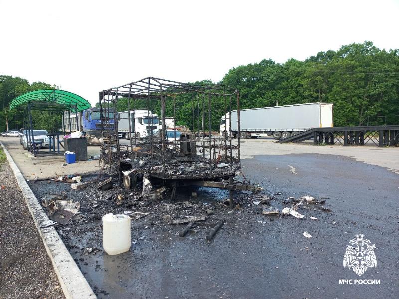 Женщина пострадала при взрыве газа в туристическом прицепе на трассе Владивосток – Хабаровск   | В Приморье туристический прицеп загорелся из-за утечки газа  