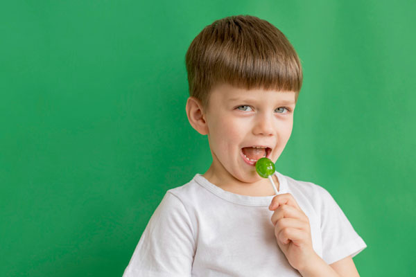 Жительница Набережных Челнов спасла мальчика, подавившегося леденцом