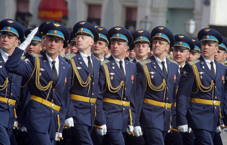 Срочная военная служба может стать в РФ обязательной для министров, судей и прокуроров