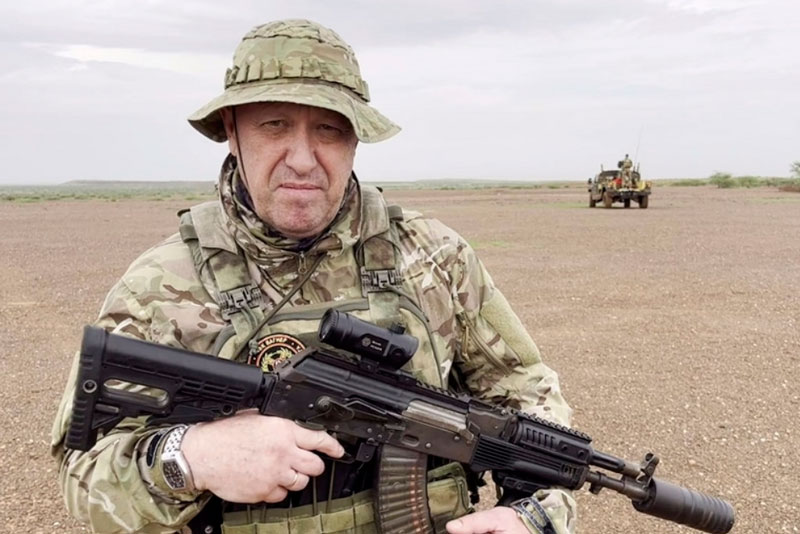 «Тень Пригожина»: аресты в Минобороны связали с погибшим главой ЧВК «Вагнер» | RTVI: Путин услышал Пригожина, поэтому устроил чистки в Минобороны