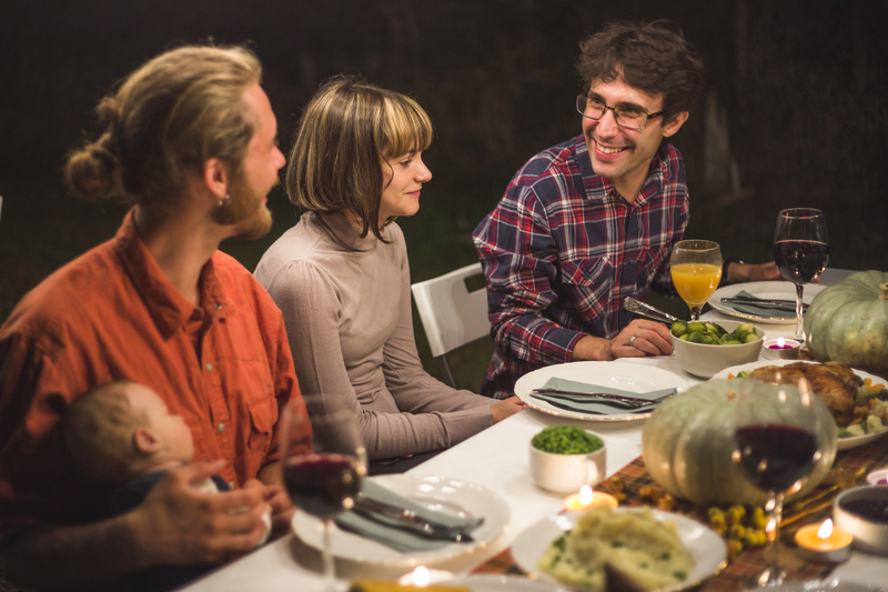 Врачи дали россиянам советы, как избежать проблем со здоровьем в праздники | Врачи рассказали, как облегчить самочувствие после новогодних застолий