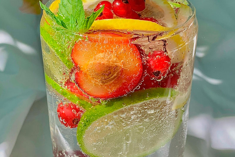 Врач рассказала, как можно заразиться ротавирусом через напитки | Врач Красильникова: лёд в напитках может вызвать заражение ротавирусом