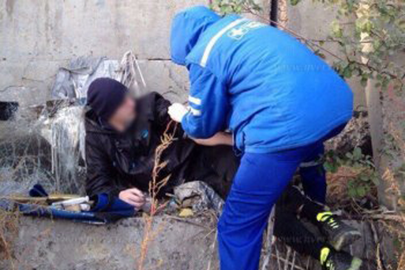 В Саратове юноша упал с высоты, пытаясь сделать селфи