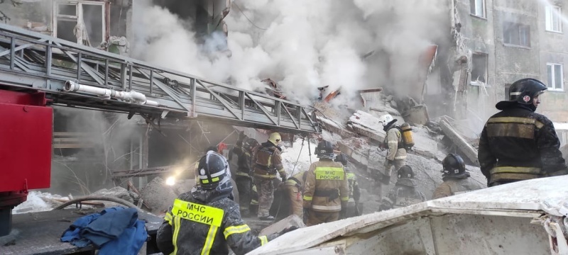 В Новосибирске два человека погибли и семеро пострадали при взрыве газа в многоэтажном доме