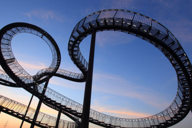 В Сочи аттракцион «Квантовый скачок» семь минут держал людей вертикально. Видео | На аттракционе-бумеранге в Сочи люди застряли вверх лицом на семь минут